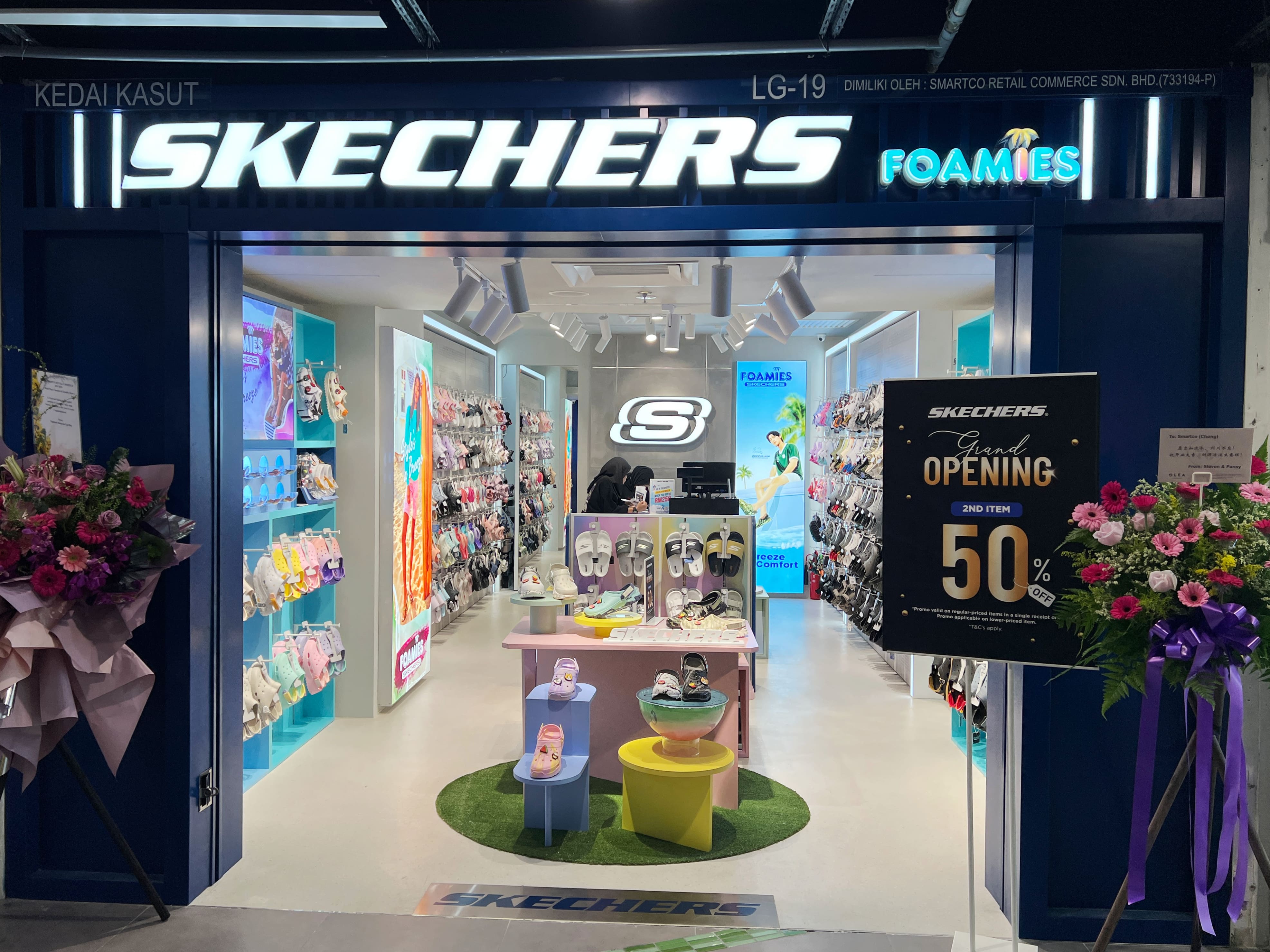  Skechers Foamies 